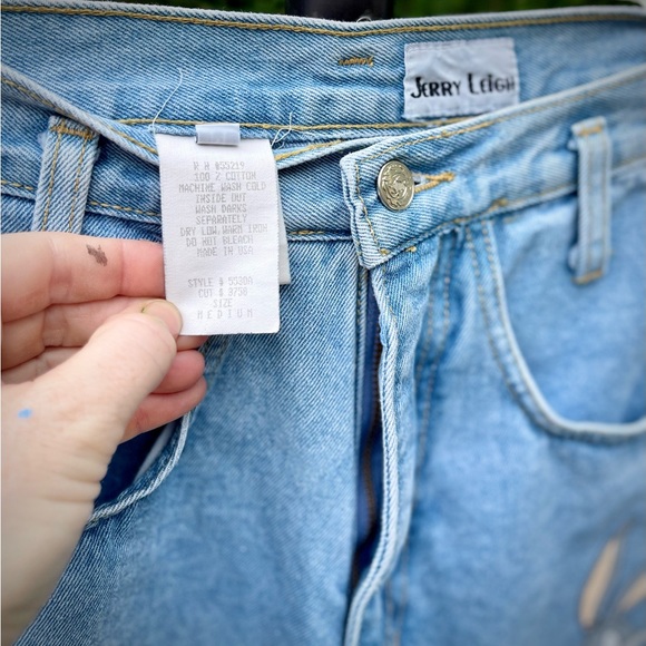 Jerry Leigh Vintage Looney Tunes Bugs Bunny Printed Denim Shorts sz M - Picture 7 of 7